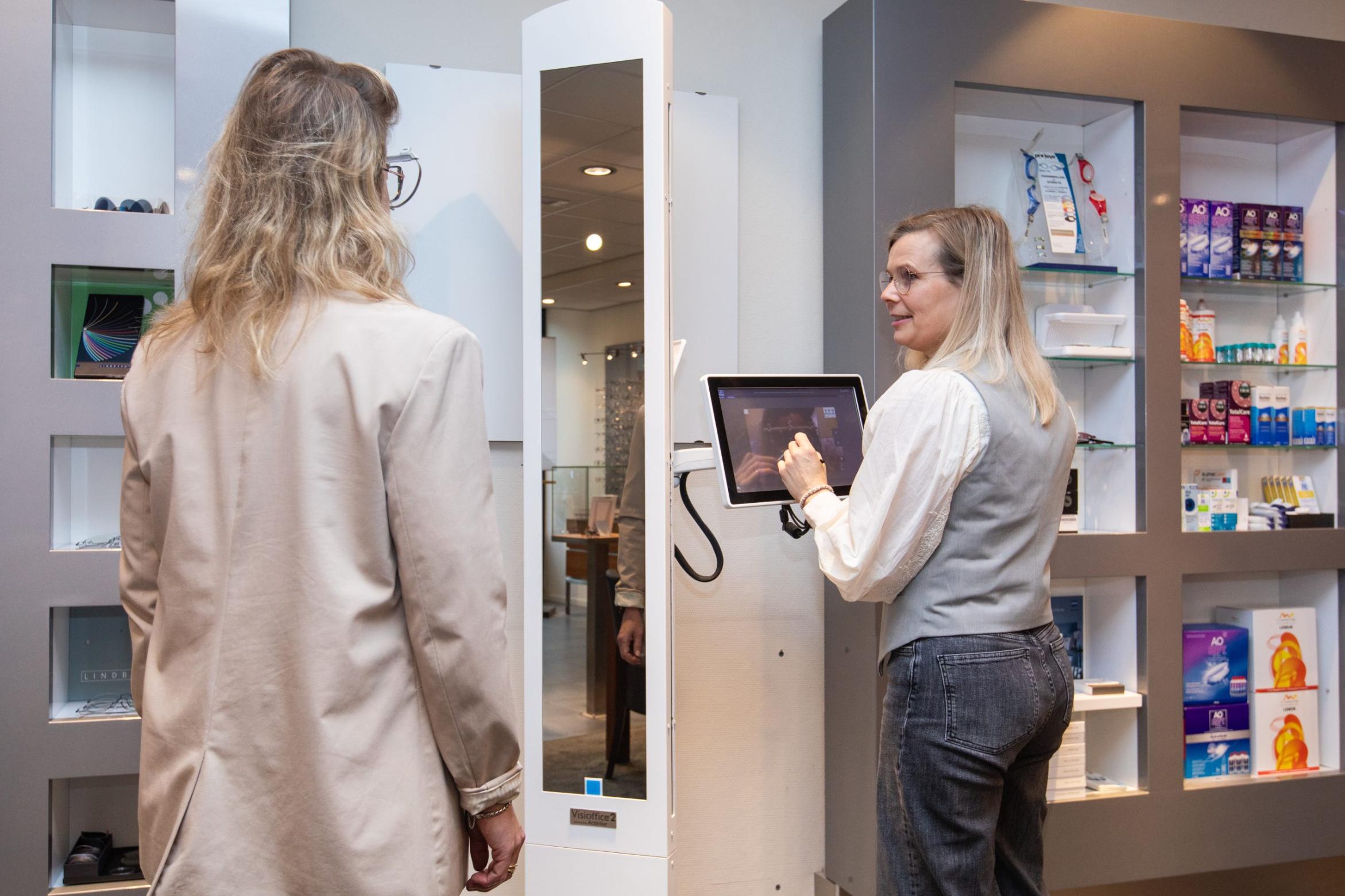 Bril passen bij Van Slooten opticiens